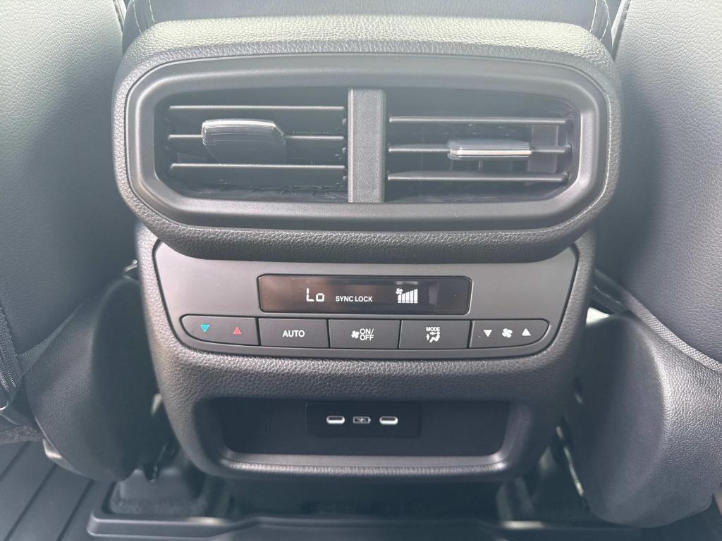 new 2025 Honda Pilot car, priced at $49,680