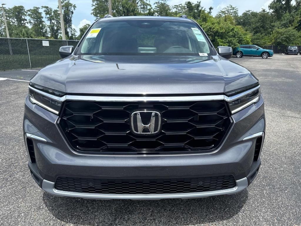 new 2025 Honda Pilot car, priced at $49,680