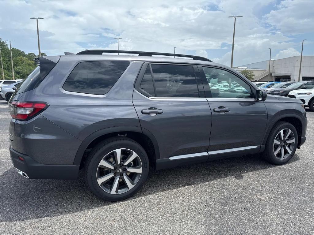 new 2025 Honda Pilot car, priced at $49,680