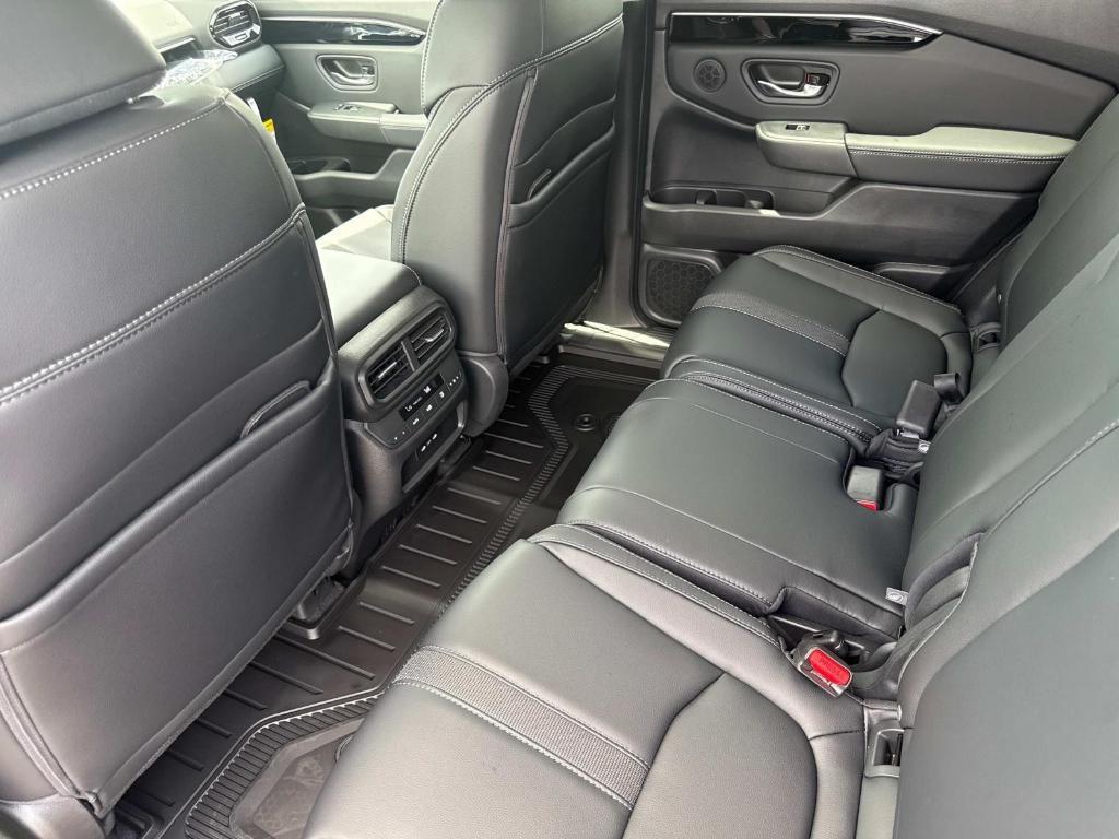 new 2025 Honda Pilot car, priced at $49,680