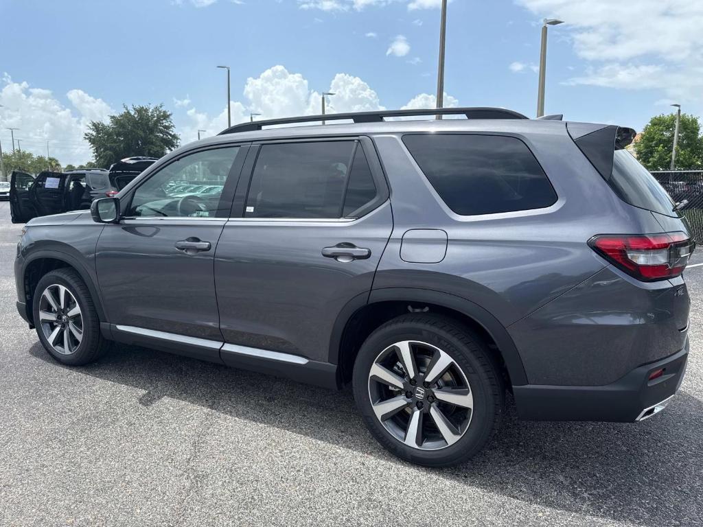 new 2025 Honda Pilot car, priced at $49,680