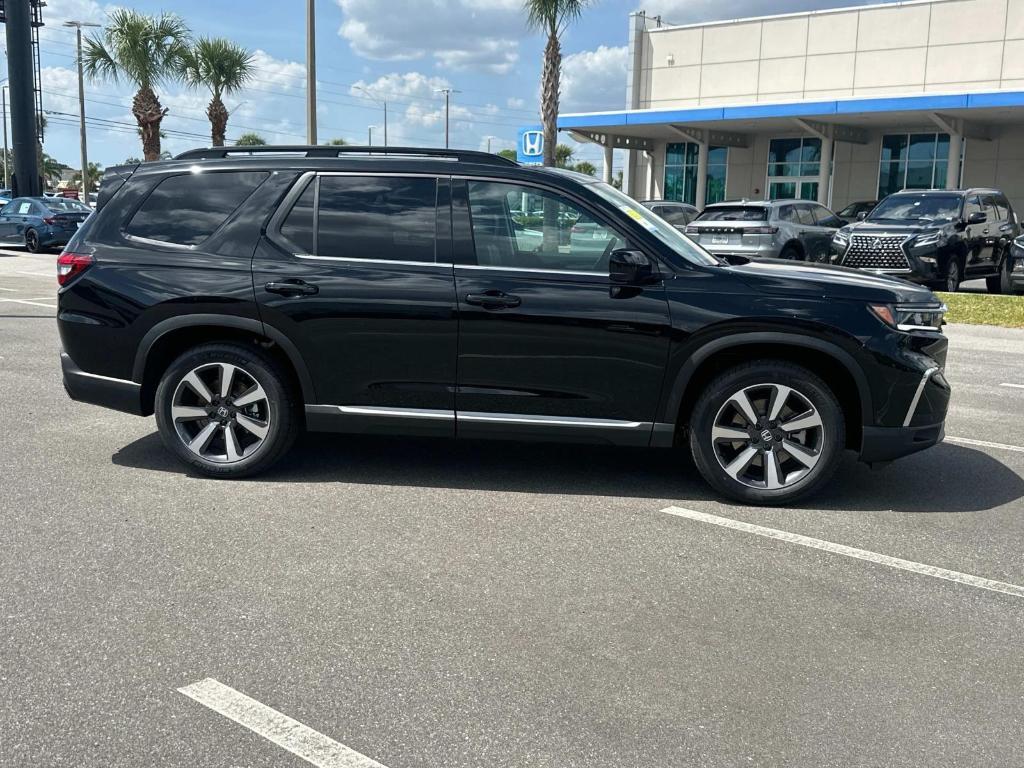 new 2025 Honda Pilot car, priced at $48,950