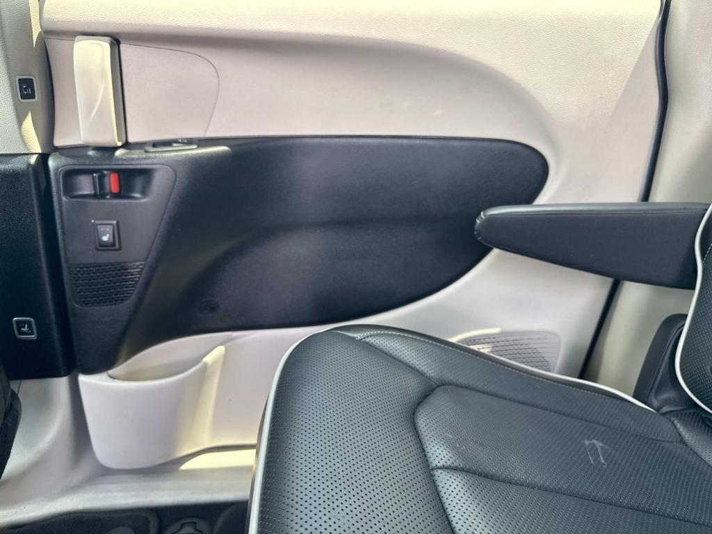 used 2024 Chrysler Pacifica car, priced at $31,595