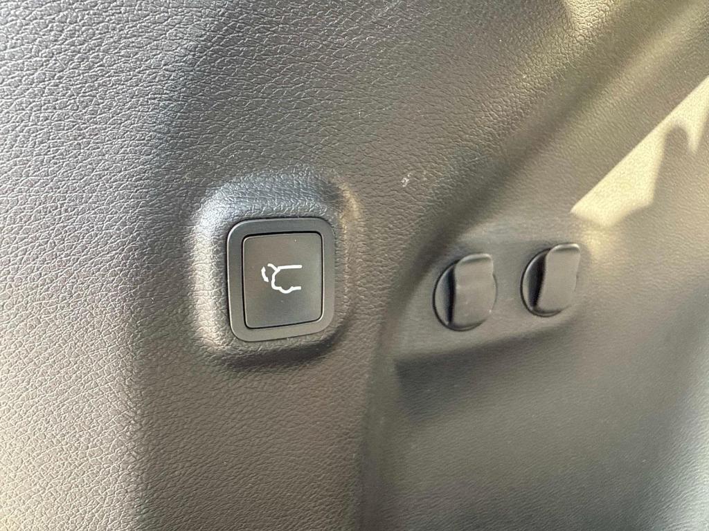 used 2021 Jeep Cherokee car, priced at $21,995