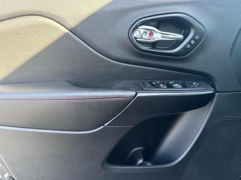 used 2021 Jeep Cherokee car, priced at $21,995