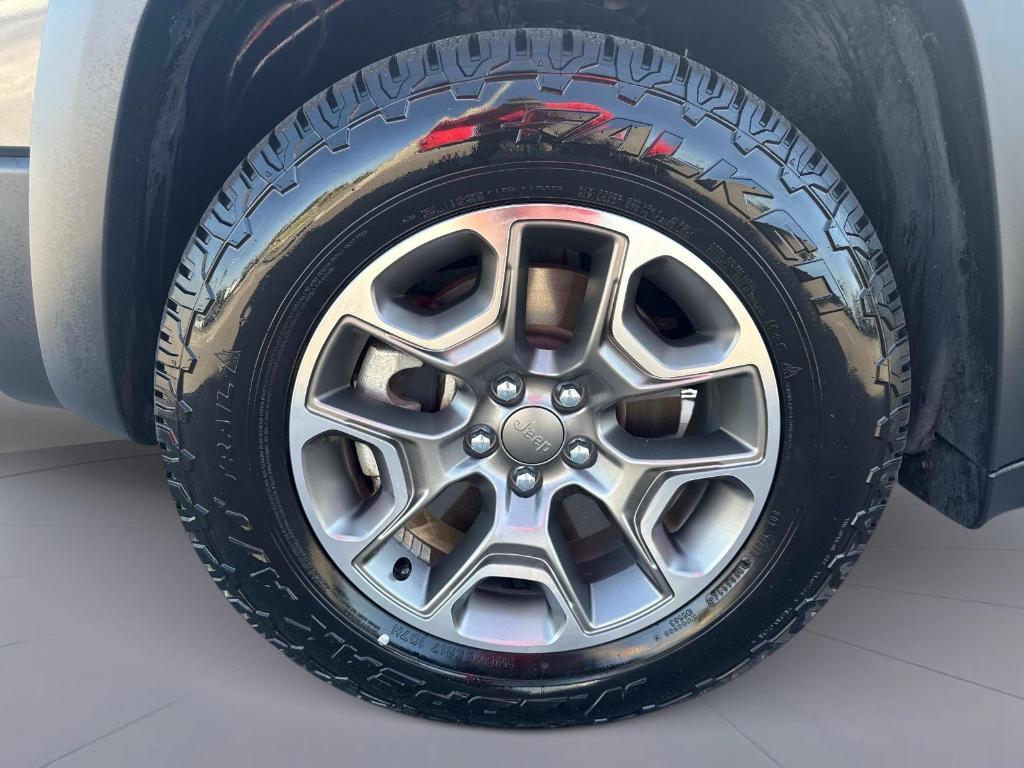 used 2021 Jeep Cherokee car, priced at $21,995