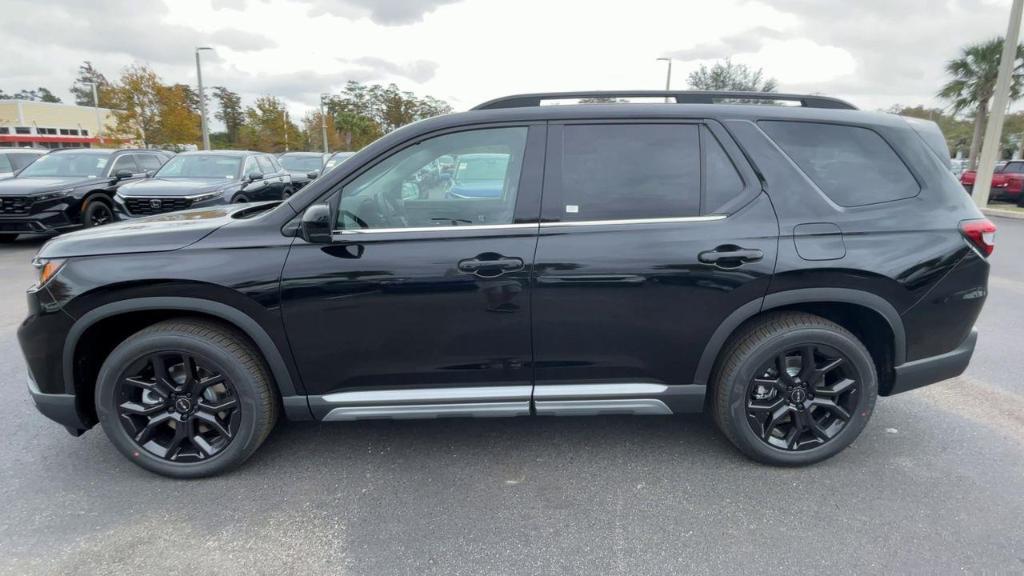 new 2025 Honda Pilot car, priced at $53,195