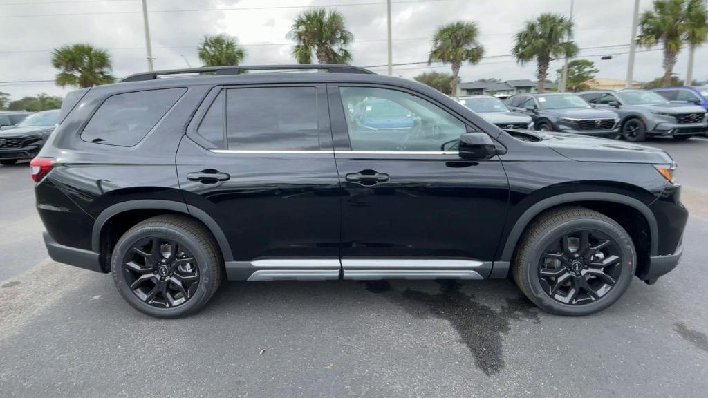 new 2025 Honda Pilot car, priced at $53,195