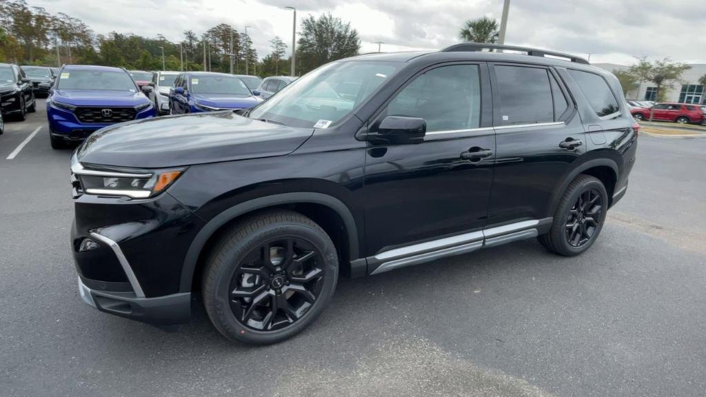 new 2025 Honda Pilot car, priced at $53,195