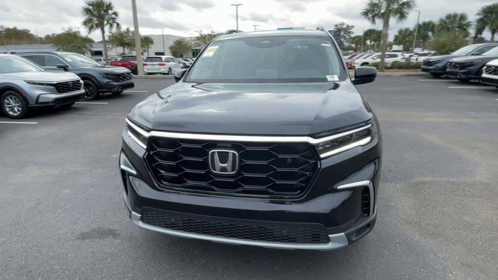 new 2025 Honda Pilot car, priced at $53,195