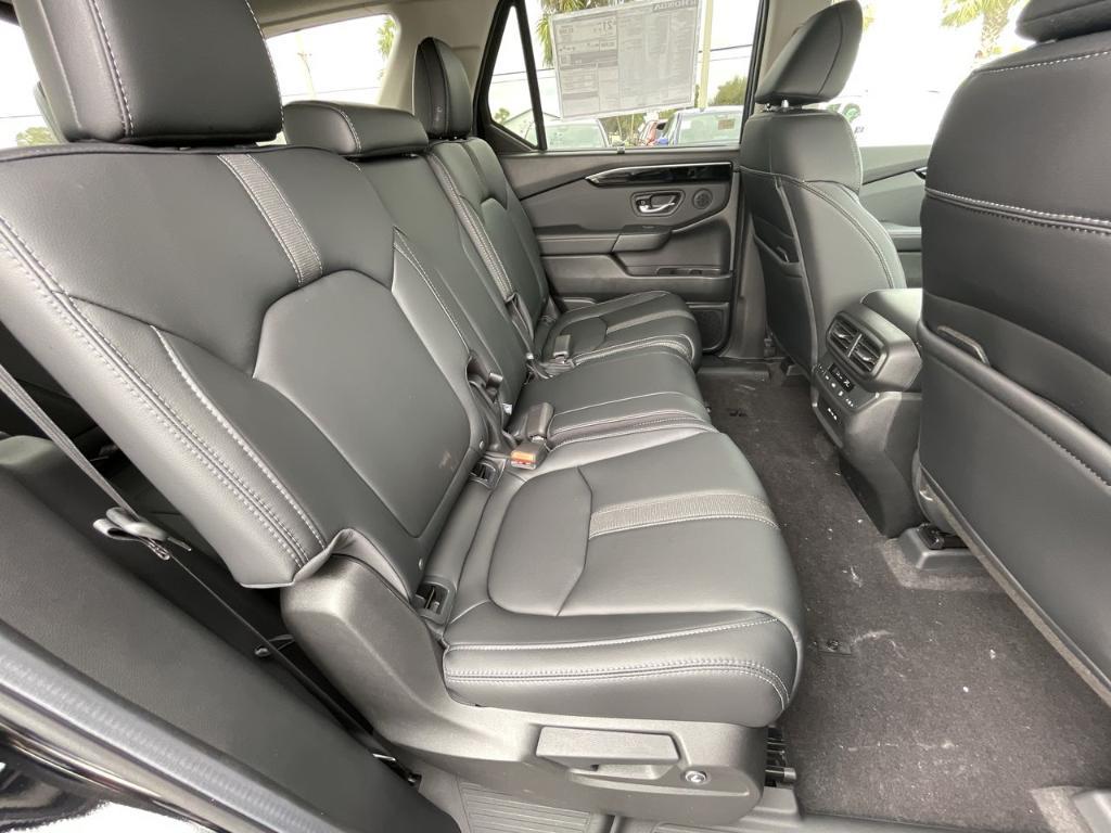 new 2025 Honda Pilot car, priced at $53,195