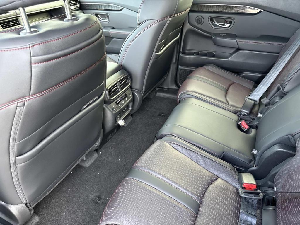 new 2025 Honda Pilot car, priced at $56,075