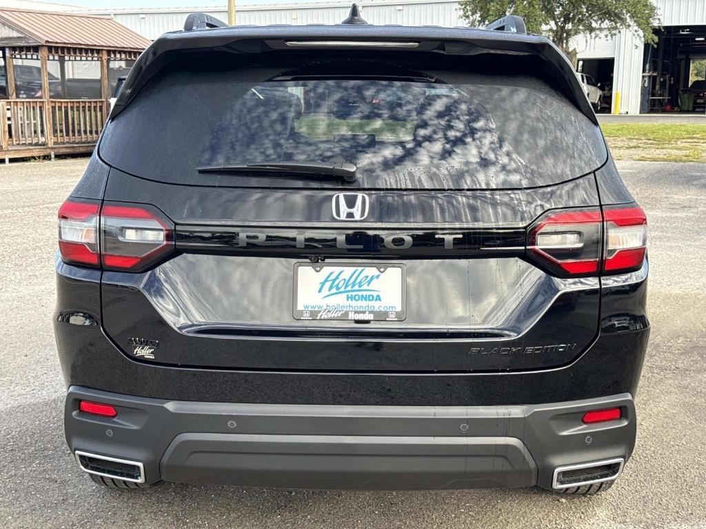 new 2025 Honda Pilot car, priced at $56,075