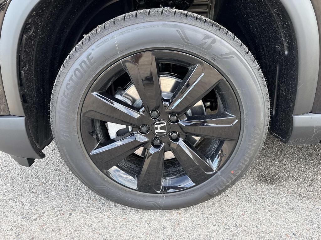 new 2025 Honda Pilot car, priced at $56,075