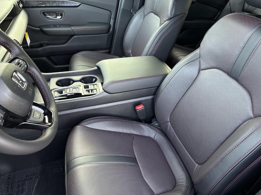 new 2025 Honda Pilot car, priced at $56,075