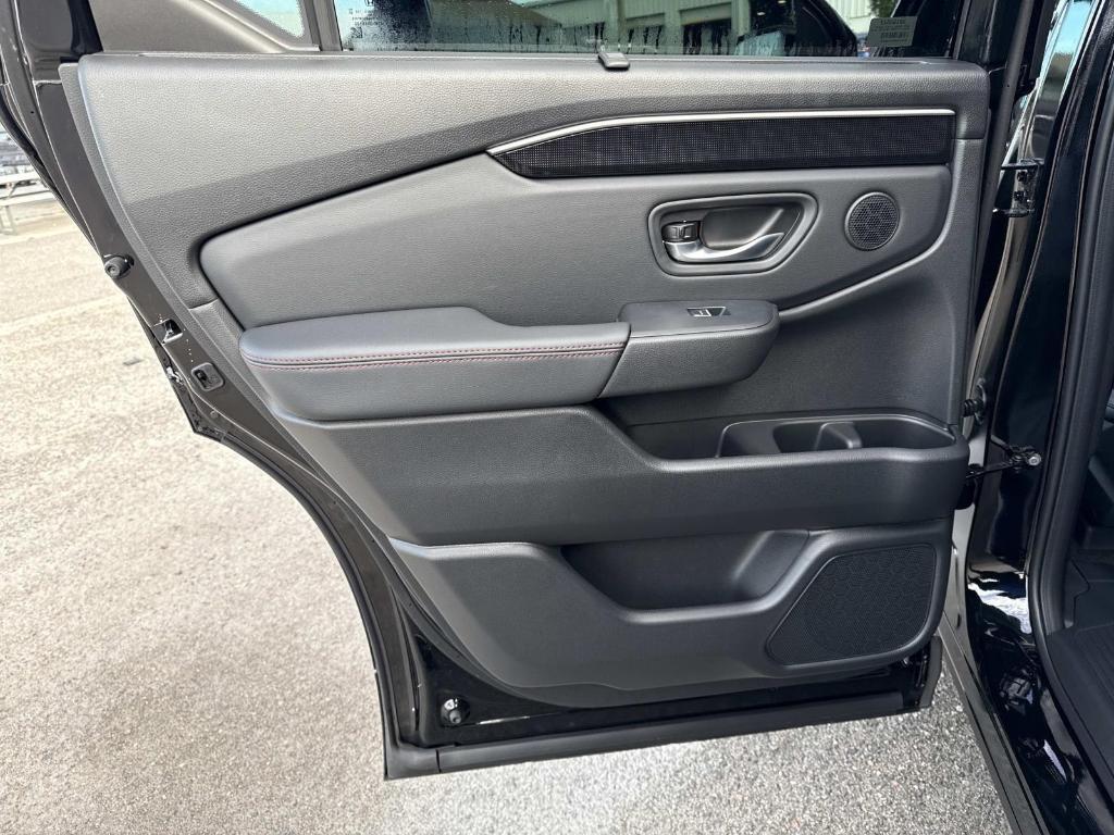 new 2025 Honda Pilot car, priced at $56,075