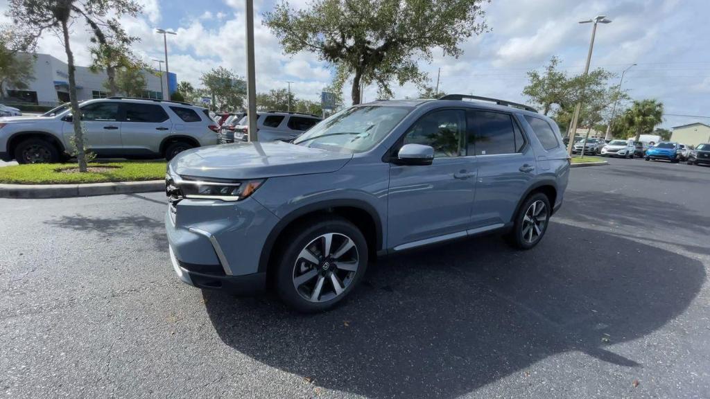 new 2025 Honda Pilot car, priced at $51,070