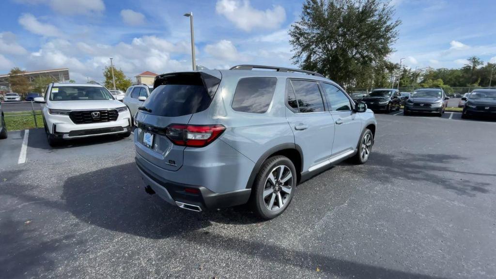 new 2025 Honda Pilot car, priced at $51,070