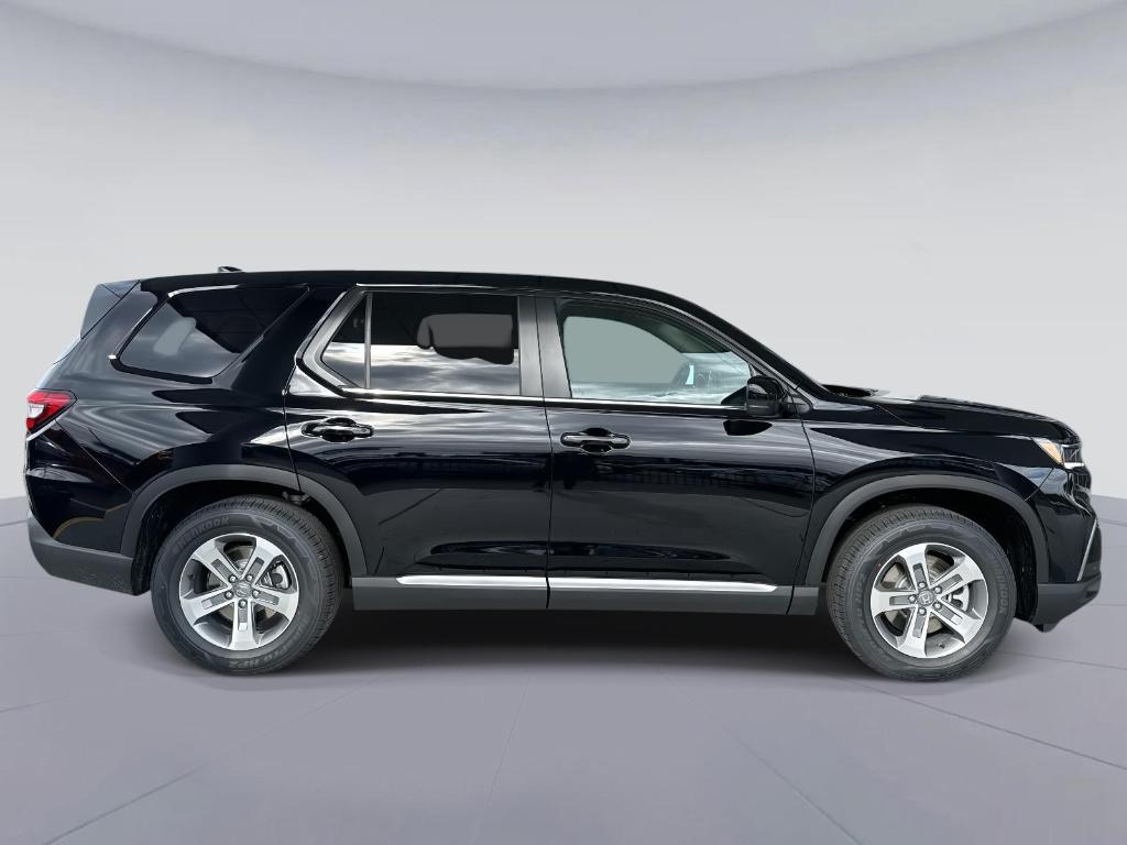 new 2025 Honda Pilot car, priced at $44,995