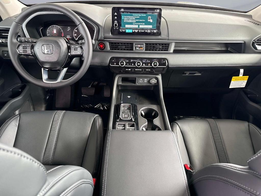 new 2025 Honda Pilot car, priced at $44,995