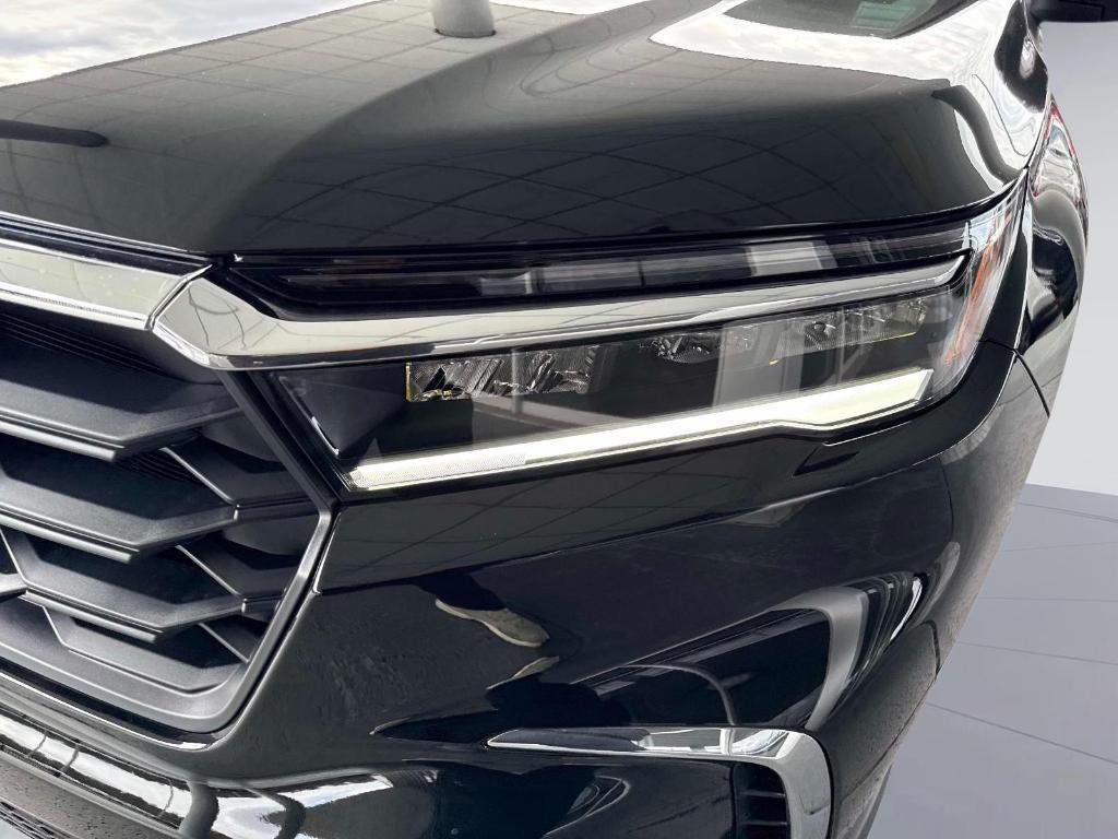 new 2025 Honda Pilot car, priced at $44,995