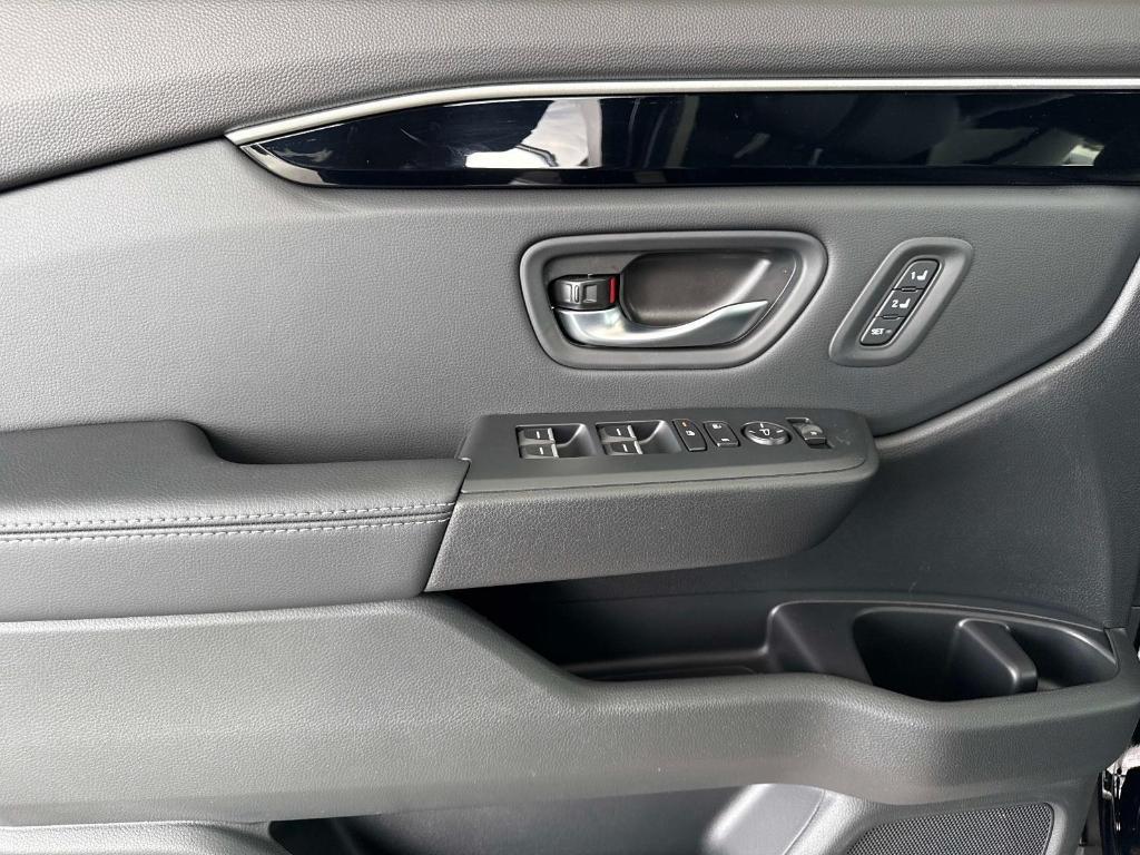 new 2025 Honda Pilot car, priced at $44,995