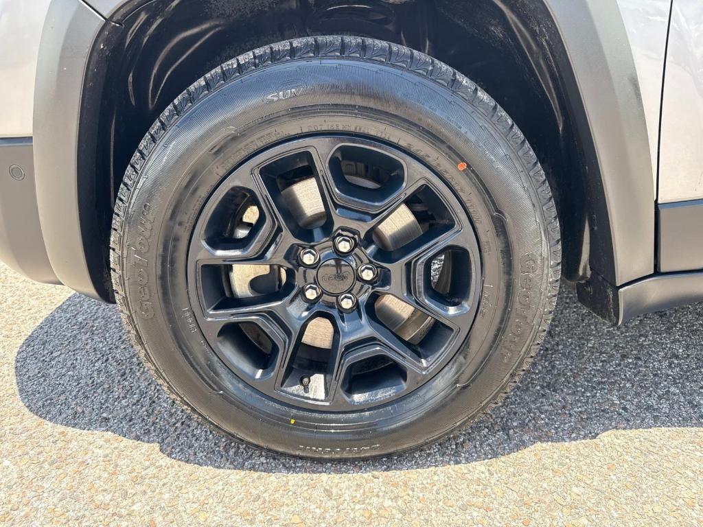 used 2021 Jeep Cherokee car, priced at $22,499