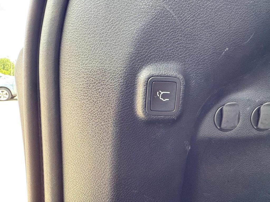 used 2021 Jeep Cherokee car, priced at $22,499