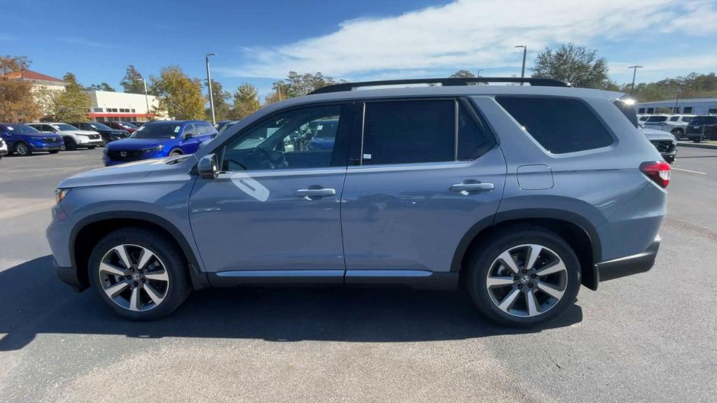 new 2025 Honda Pilot car, priced at $50,340