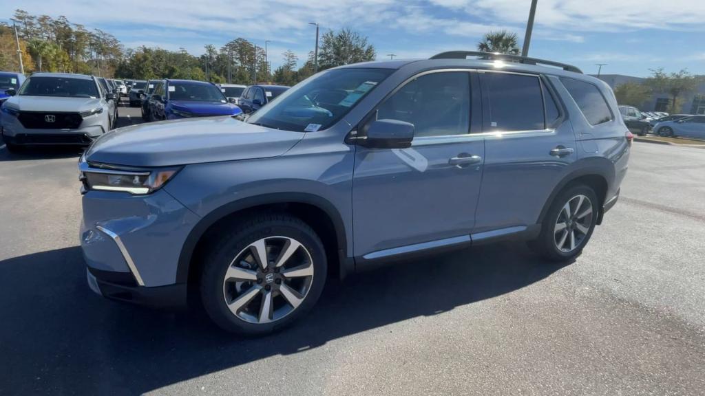 new 2025 Honda Pilot car, priced at $50,340