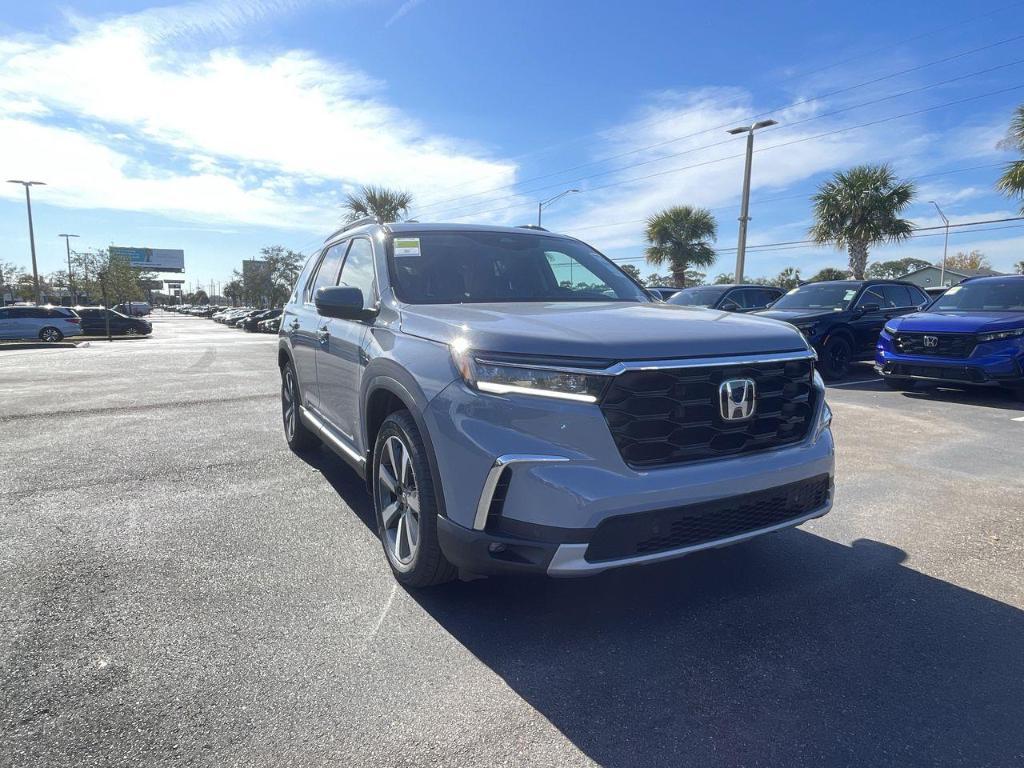 new 2025 Honda Pilot car, priced at $50,340