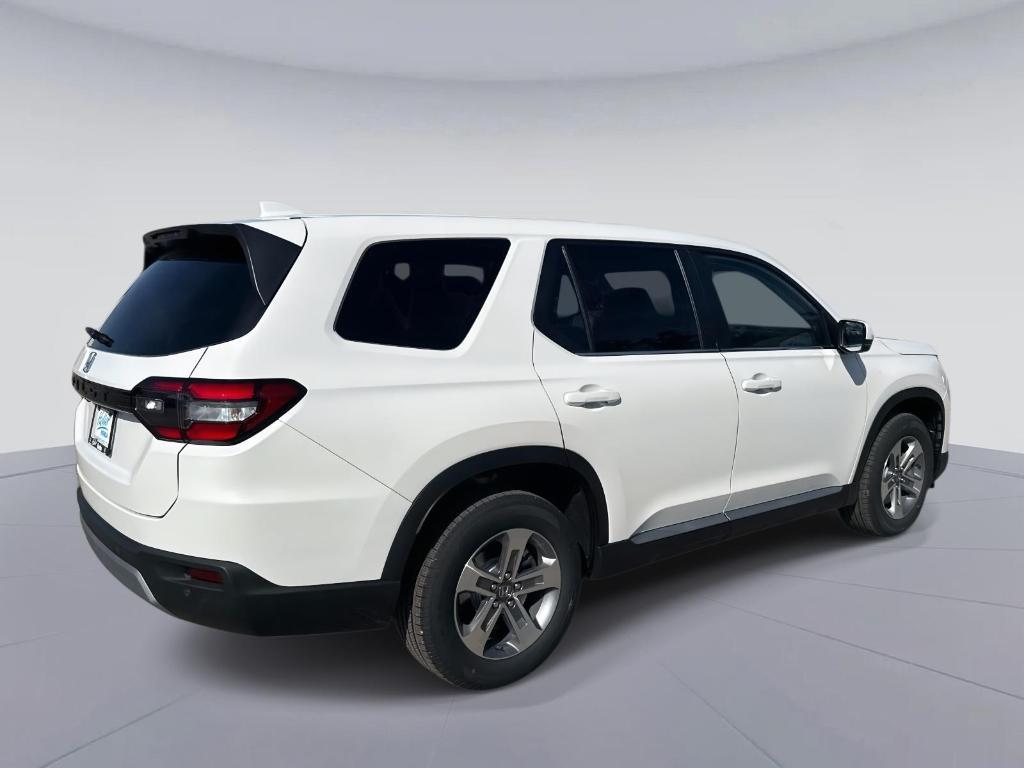 new 2025 Honda Pilot car, priced at $46,050