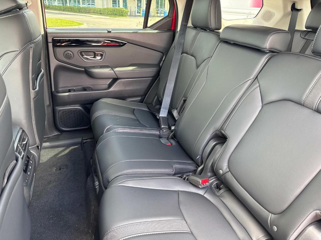 new 2025 Honda Pilot car, priced at $51,305