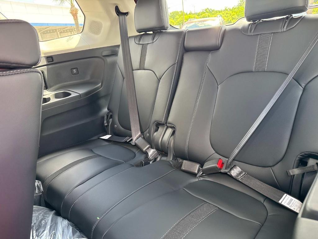 new 2025 Honda Pilot car, priced at $51,305