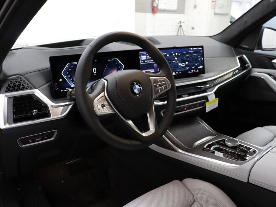 new 2025 BMW X7 car, priced at $93,870