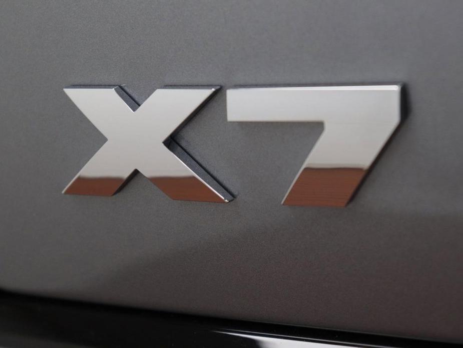 new 2025 BMW X7 car, priced at $123,505