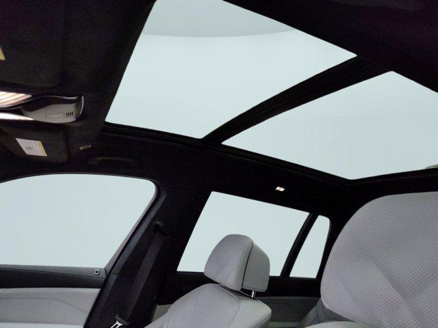 new 2026 BMW X7 car, priced at $100,730