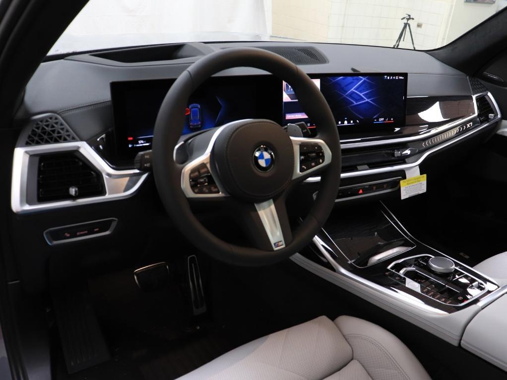 new 2025 BMW X7 car, priced at $97,075