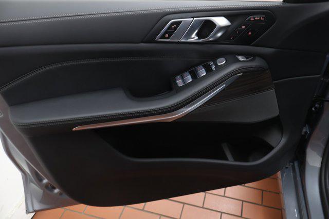 new 2025 BMW X7 car, priced at $91,125