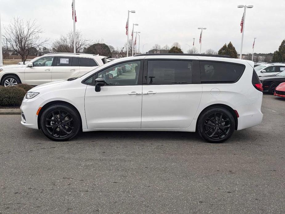 new 2024 Chrysler Pacifica car, priced at $42,734