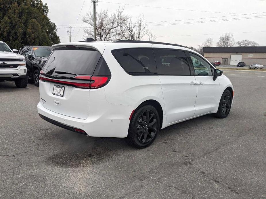 new 2024 Chrysler Pacifica car, priced at $42,734