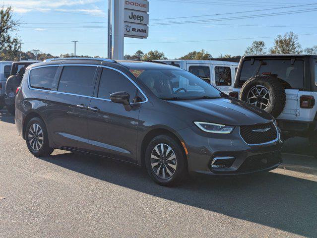 used 2021 Chrysler Pacifica Hybrid car, priced at $24,900