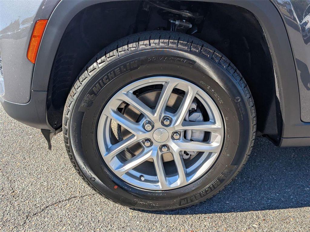new 2025 Jeep Grand Cherokee car, priced at $39,420