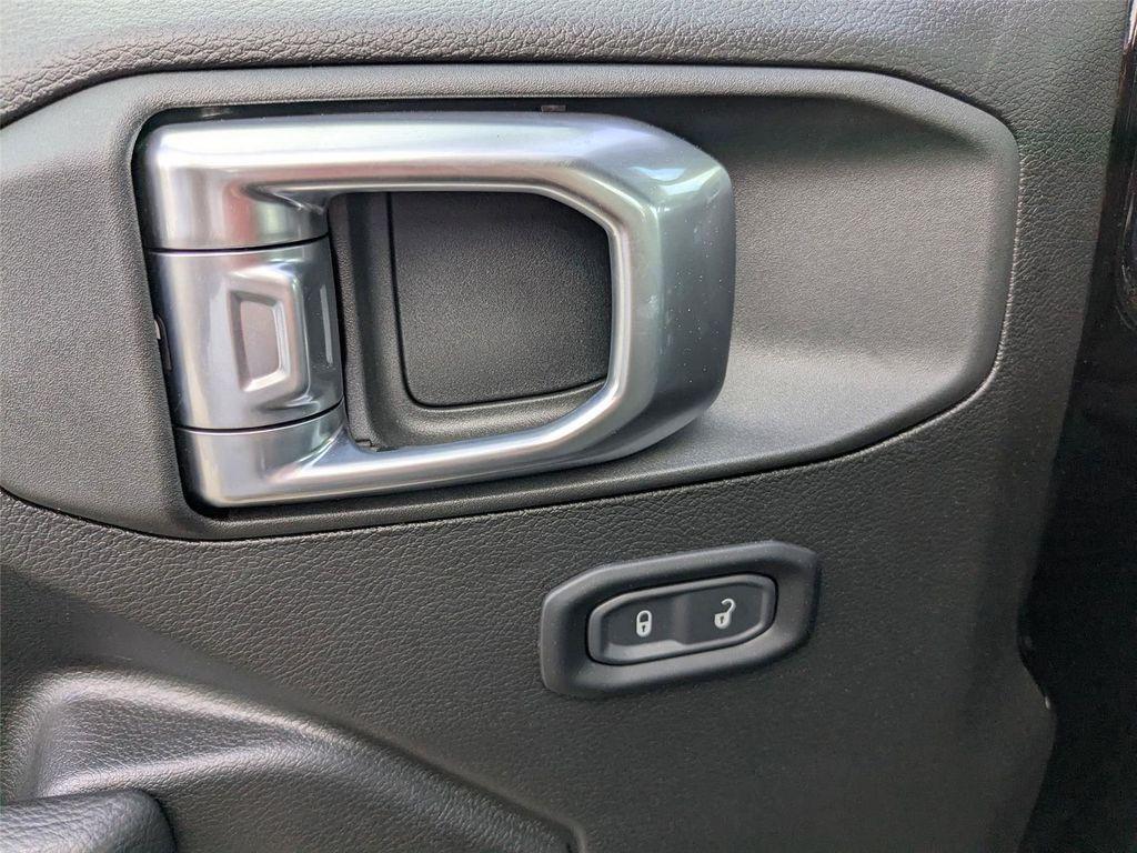 new 2025 Jeep Gladiator car, priced at $40,330