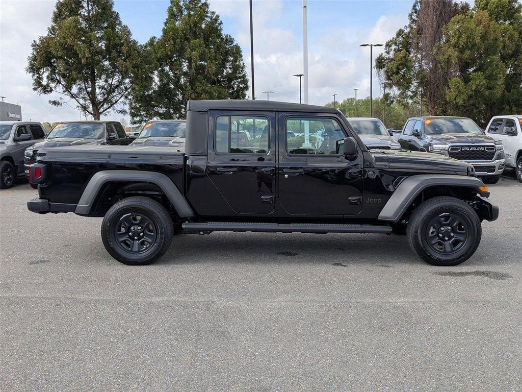 new 2025 Jeep Gladiator car, priced at $40,330