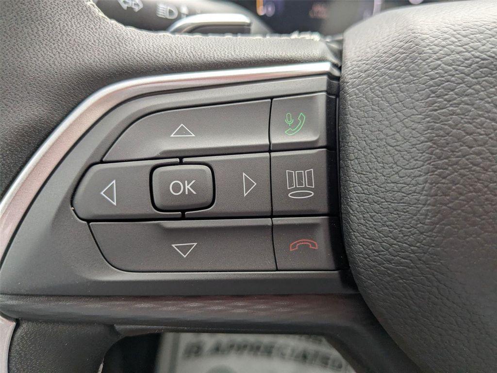 new 2025 Jeep Grand Cherokee car, priced at $39,825