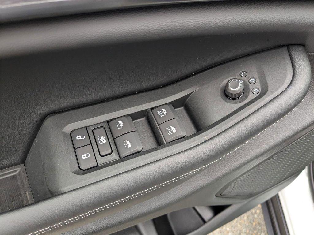 new 2025 Jeep Grand Cherokee car, priced at $39,825