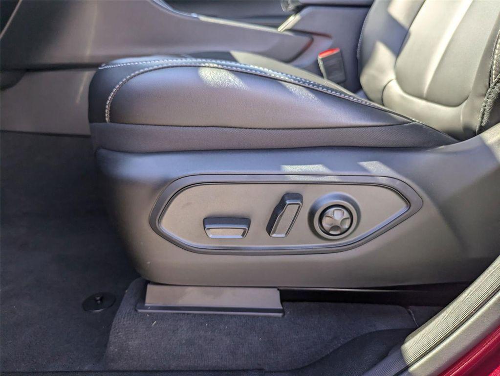 new 2025 Jeep Grand Cherokee car, priced at $50,930