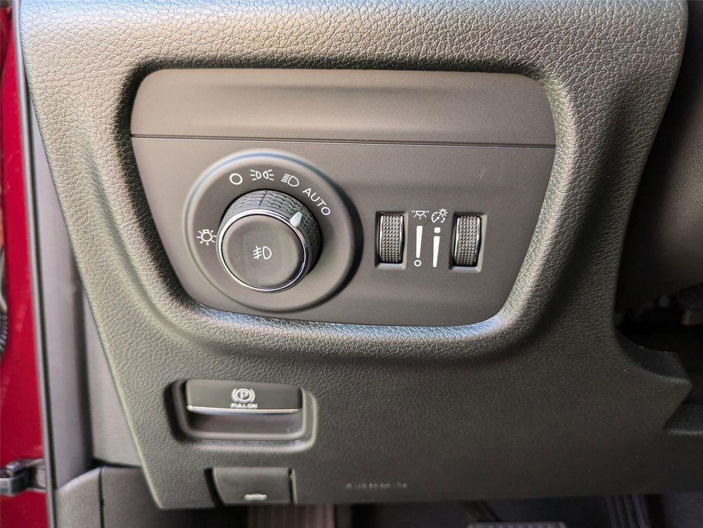 new 2025 Jeep Grand Cherokee car, priced at $50,930