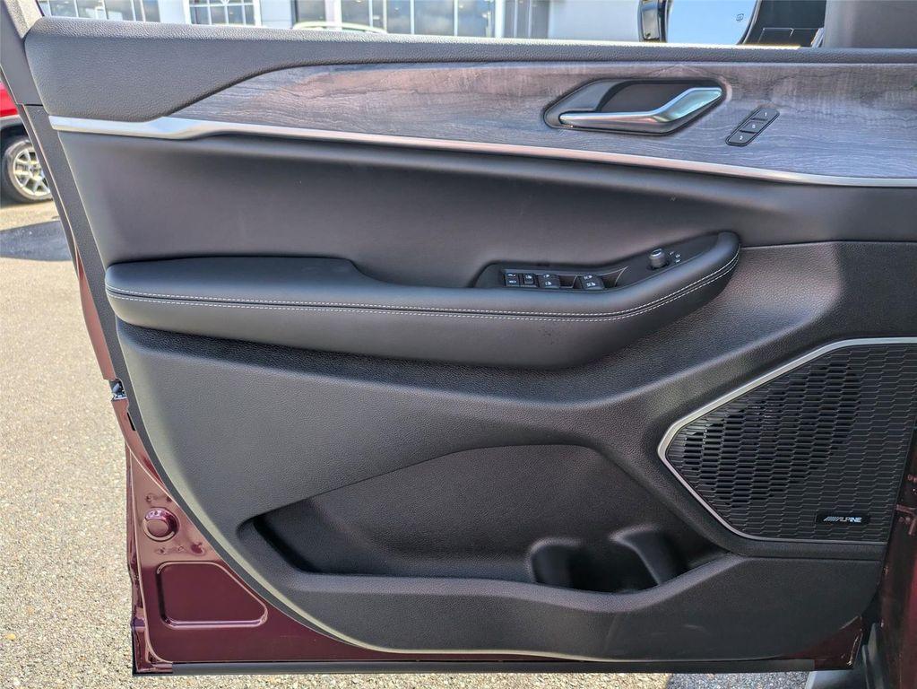 new 2025 Jeep Grand Cherokee car, priced at $50,930